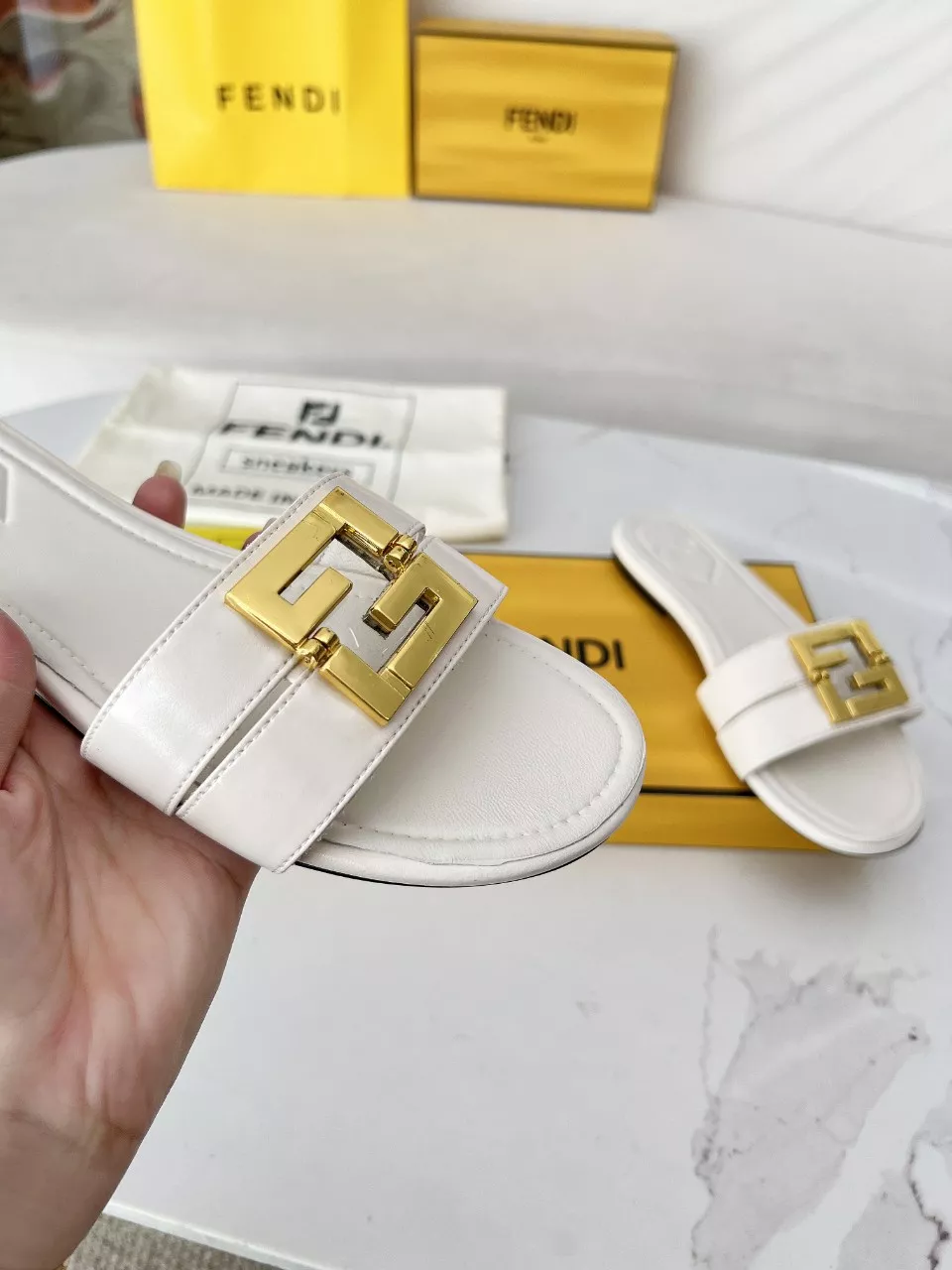 fendi chaussons pour femme s_12752633